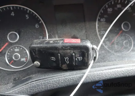 2012 Volkswagen Passat 2.5L S z USA, uszkodzony, nr VIN 1VWAP7A39CC072073